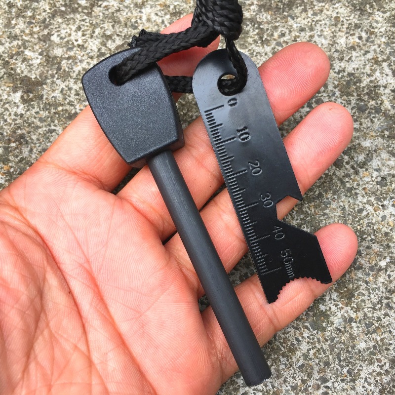 アウトドアサバイバルファイヤースターターキット、フェロセリウ - Magnesium Fire Starter のレビューと価格