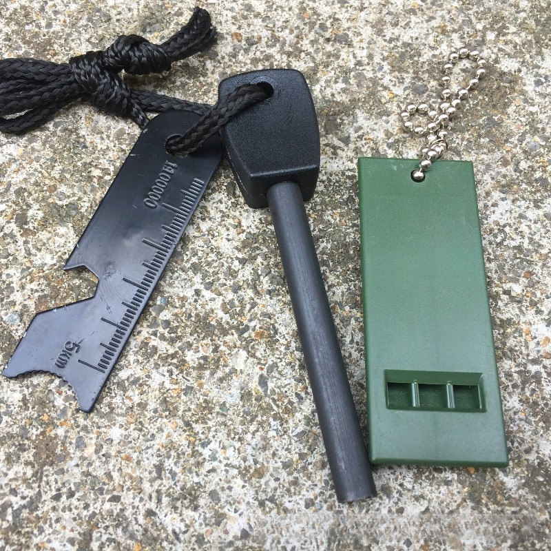 アウトドアサバイバルファイヤースターターキット、フェロセリウ - Magnesium Fire Starter のレビューと価格